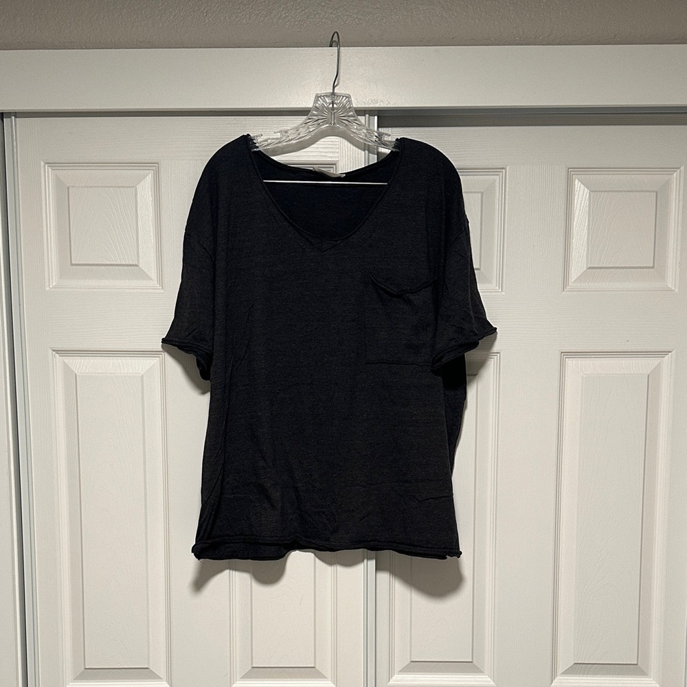 Grey Zenana (Three Bird Nest) raw edge pocket t